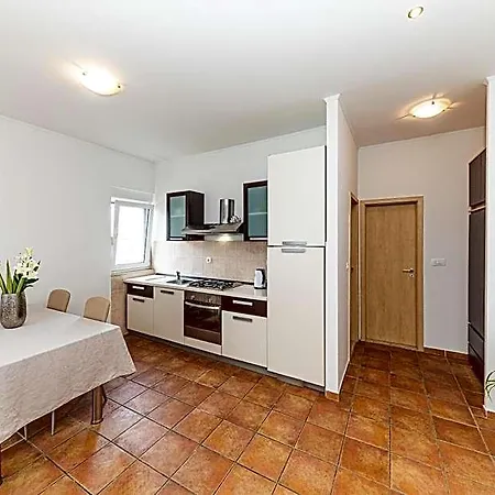 Apartament Tina *
